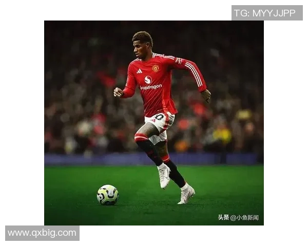 穿着足球球衣的球星们展现独特风格与场外魅力的完美融合